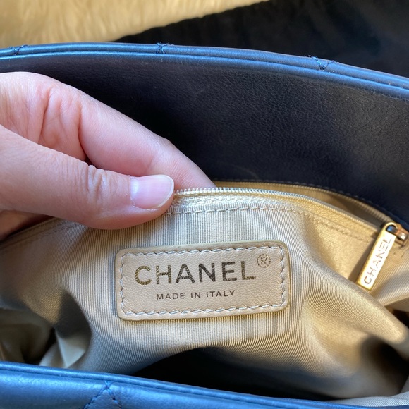 Authentic Chanel tote - Picture 11 of 16
